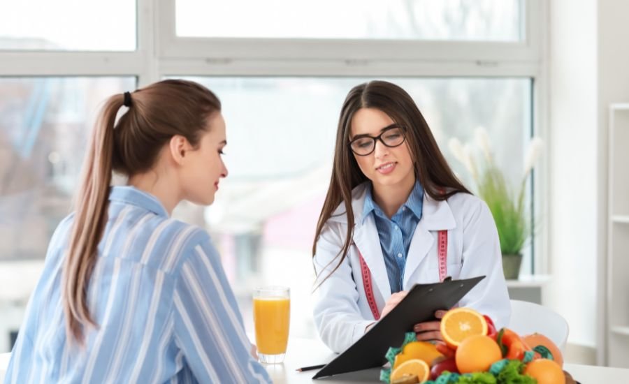 What to Expect When Working with a Registered Dietitian for Weight Loss